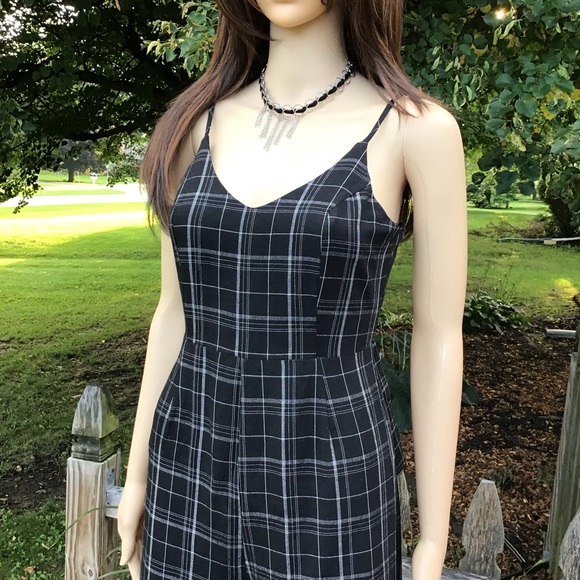 TARTAN LINED JUMPSUIT WIDE LEG ADJUSTABLE  BOW IN BACK - Picture 4 of 10